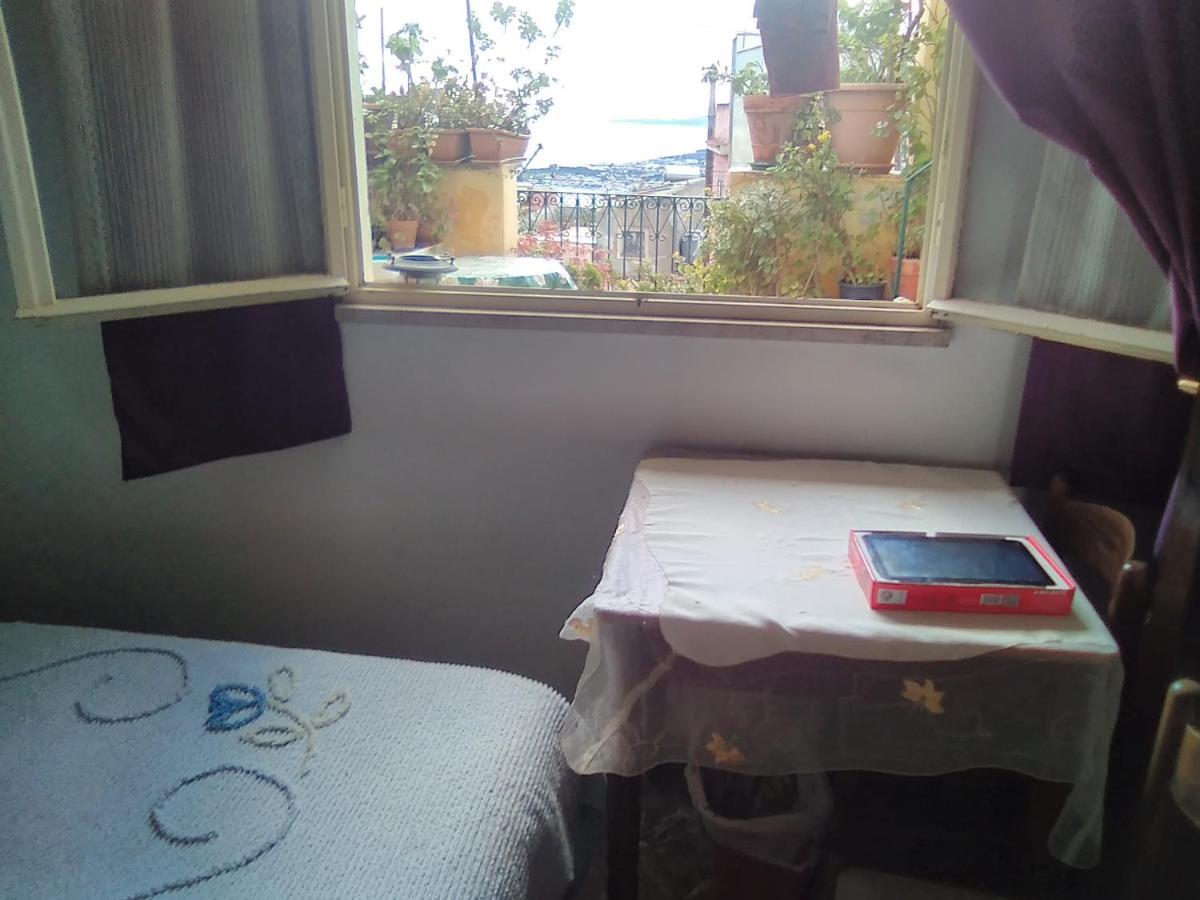 Room In Guest Room - Single Room With Shared Bathroom Taormina Dış mekan fotoğraf